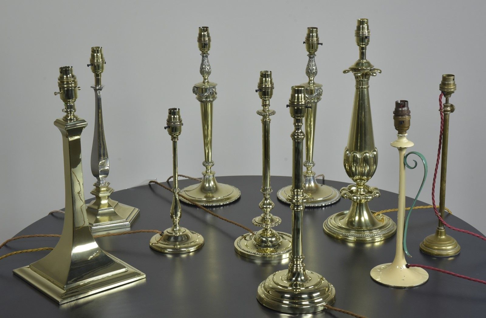 photo furniture Antique Brass "Bead & Reel" Table / Desk Lamp