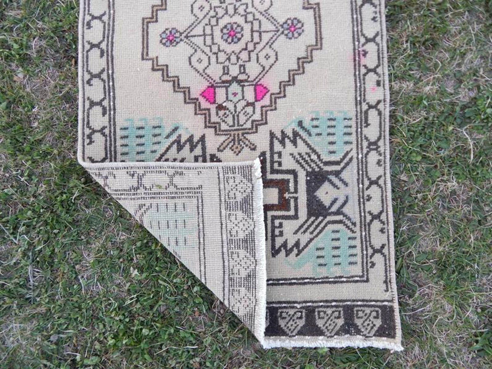 Small Neutral Oushak Rug, 1970s photo 115.0