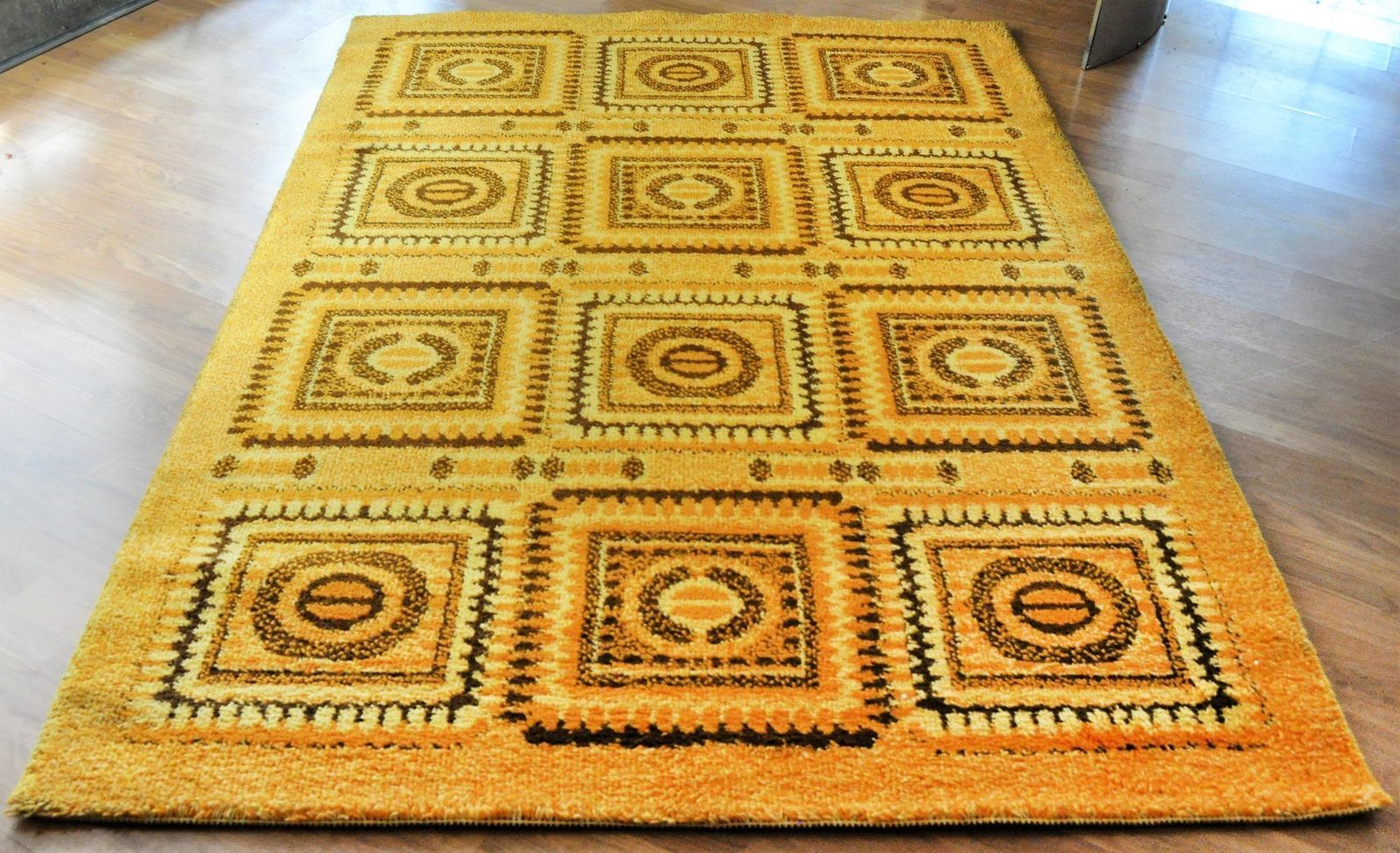 Geel Hippie Mozaïek Tapijt, Jaren 1970 photo furniture