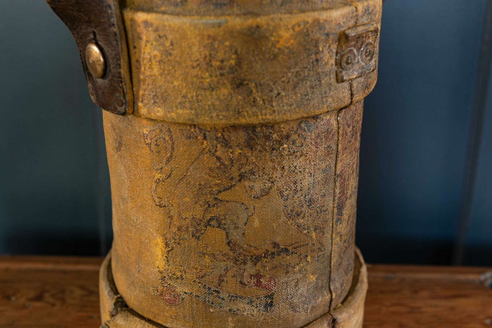 Leather Cordite Carrier With Royal Coat Of Arms photo vinterior