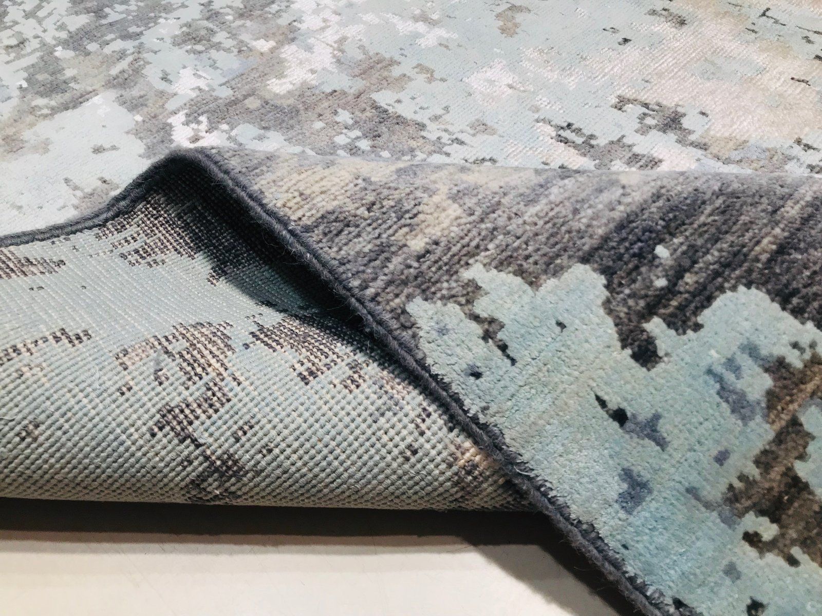 Chubi Carpet From Zenza Contemporary Art & Deco, 2000 photo vintage