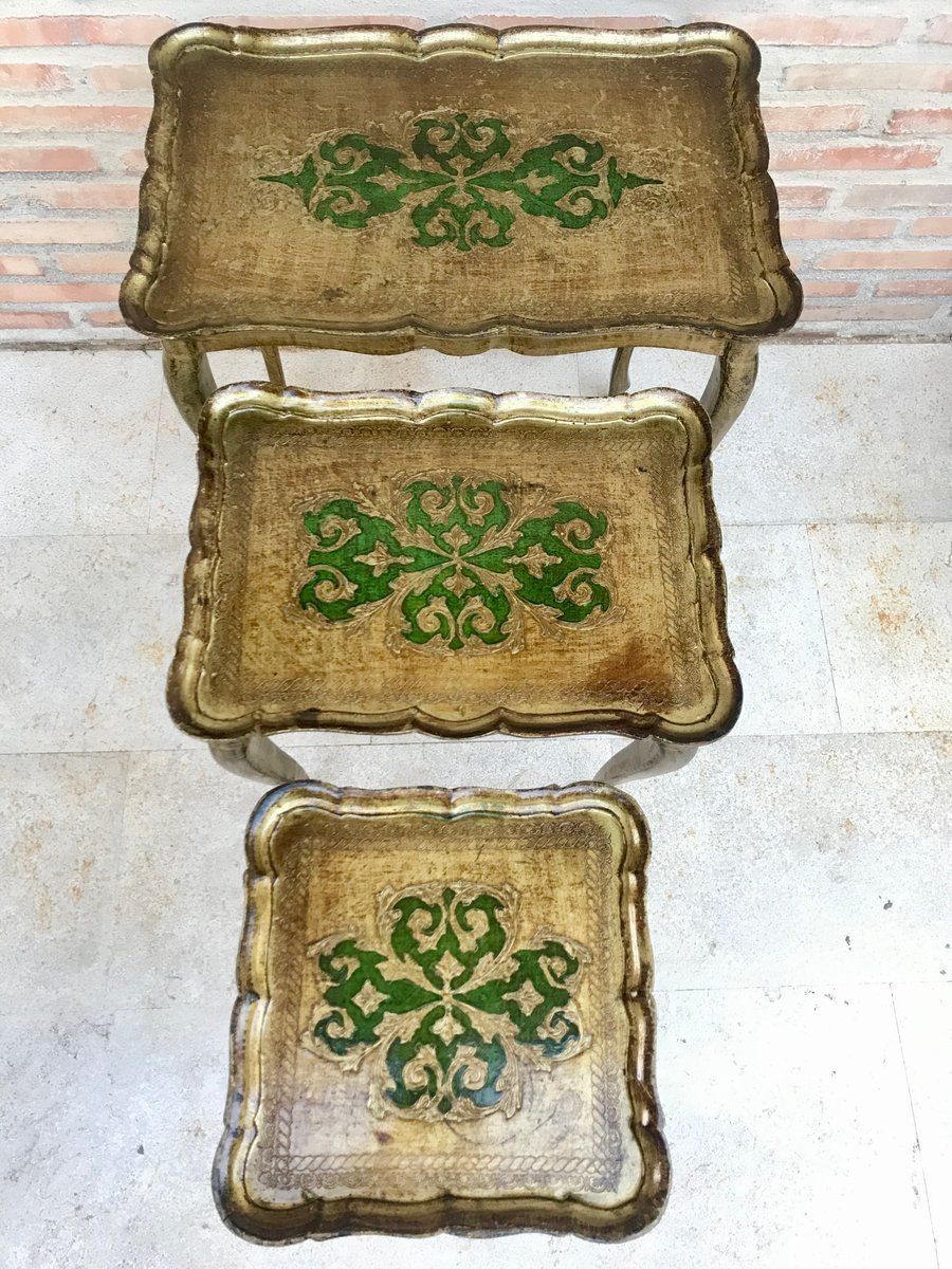 Antiek Verguld En Gesneden Bijzettafeltjes Met Cabriolepoten, Set Van 3 photo vintage