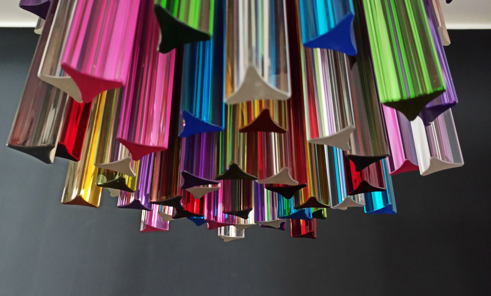 Murano Chandelier Multicolor Triedri – 107 Prism   Mariangela Model photo vinterior