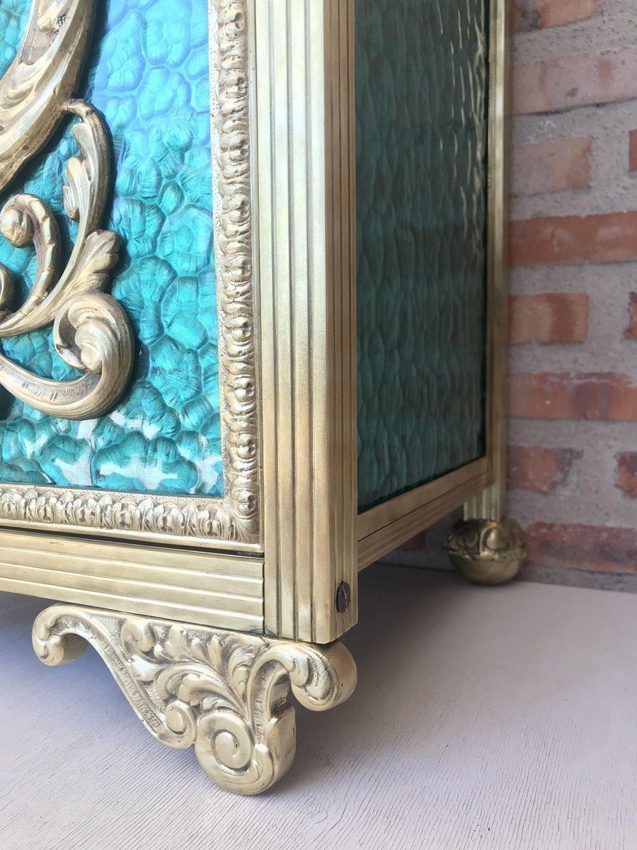 photo vintage Antique Louis XVI Bronze Vitrine Nightstands With Green Glass Doors And Drawer, Set Of 2