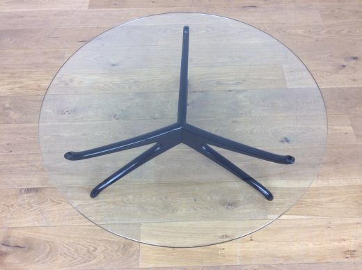 photo furniture Set Of Four Mid Century Vladimir Kegan Trisymmetric Tables