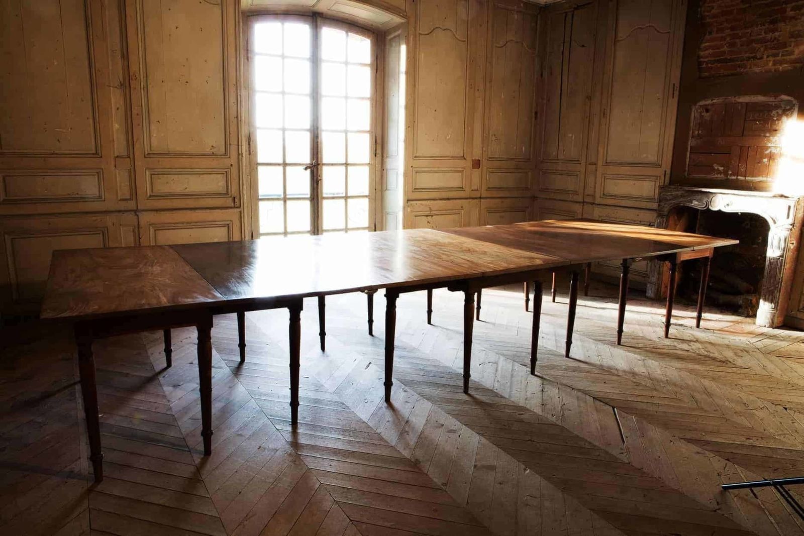 Extendable Dining Table From The Antique Georgian Period In Mahogany photo for sale