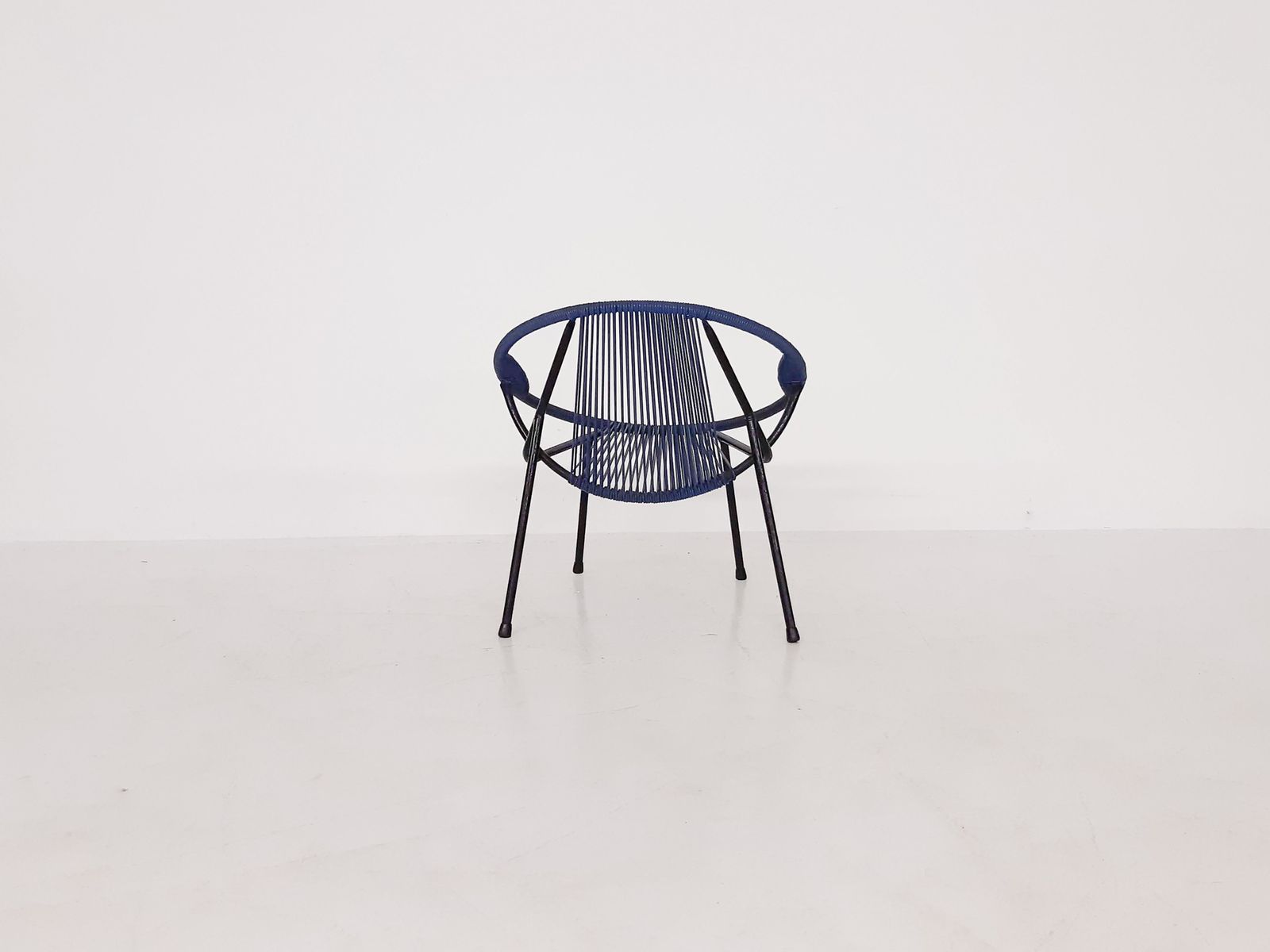 Mid Century Buitenfauteuil Met Plastic Draadwerk photo Tuinmeubelen