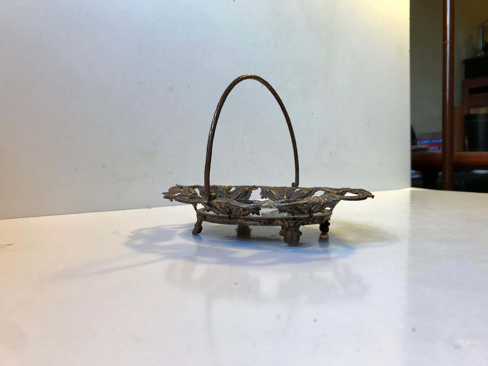 Victorian Novelty Brass Basket With Image Of The Parliament Houses, 19th Century photo furniture