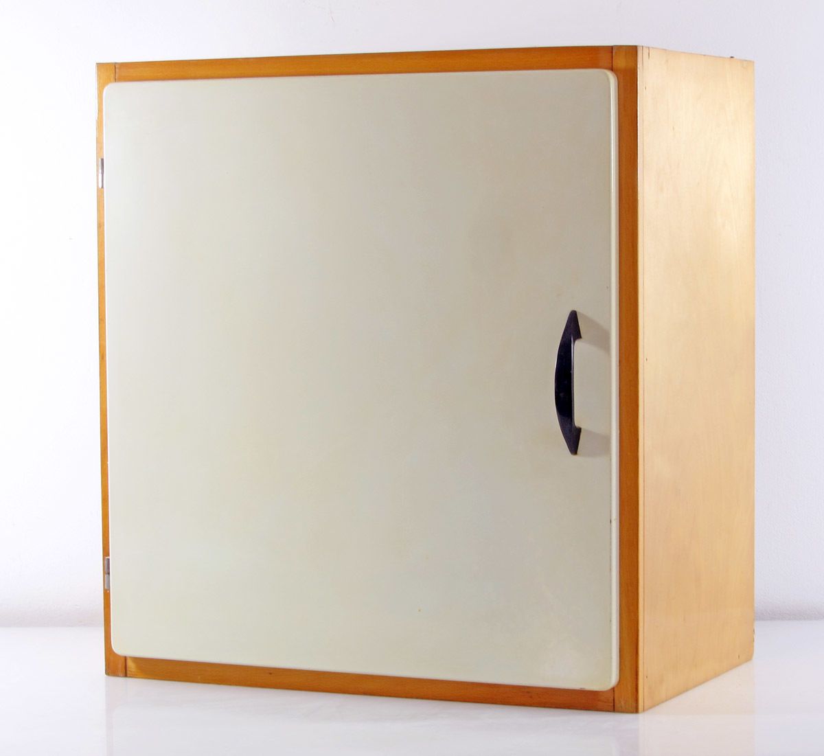 Twee Houten Keukenkastjes Uit De Jaren 1960 Van Nanninga Houtfabriek photo furniture