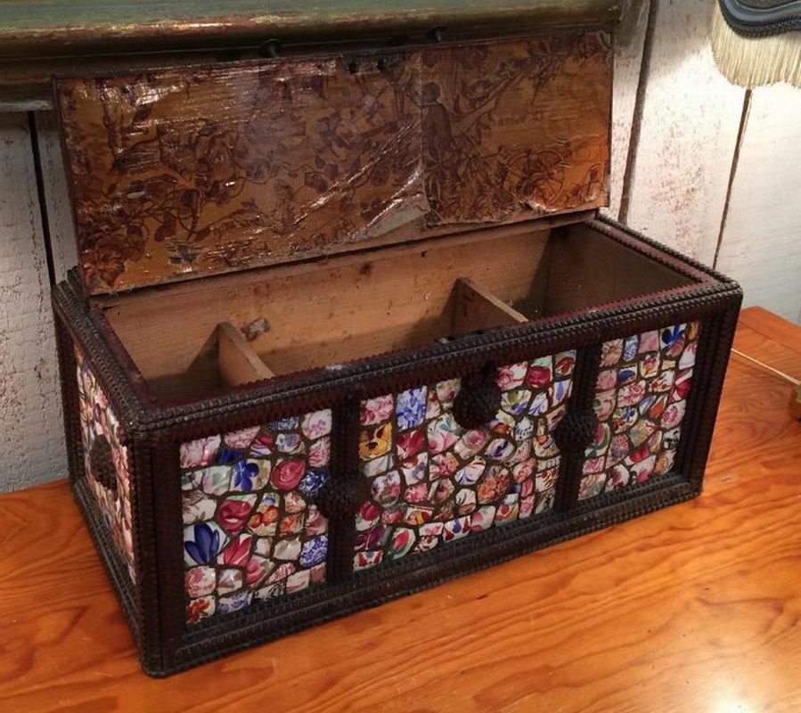 Very Nice And Unique Trump Art And English Broken Eathenware Pieces Box. End Of 19th Century photo for sale