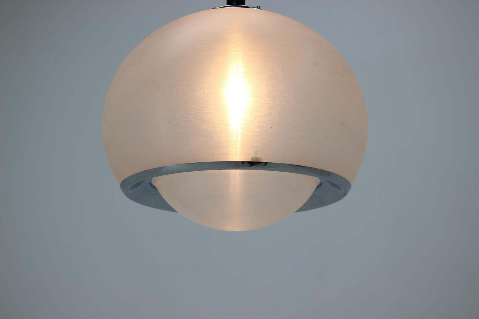 Mid-century hanglamp, ontwerp Harvey Guzzini, 1970 photo furniture
