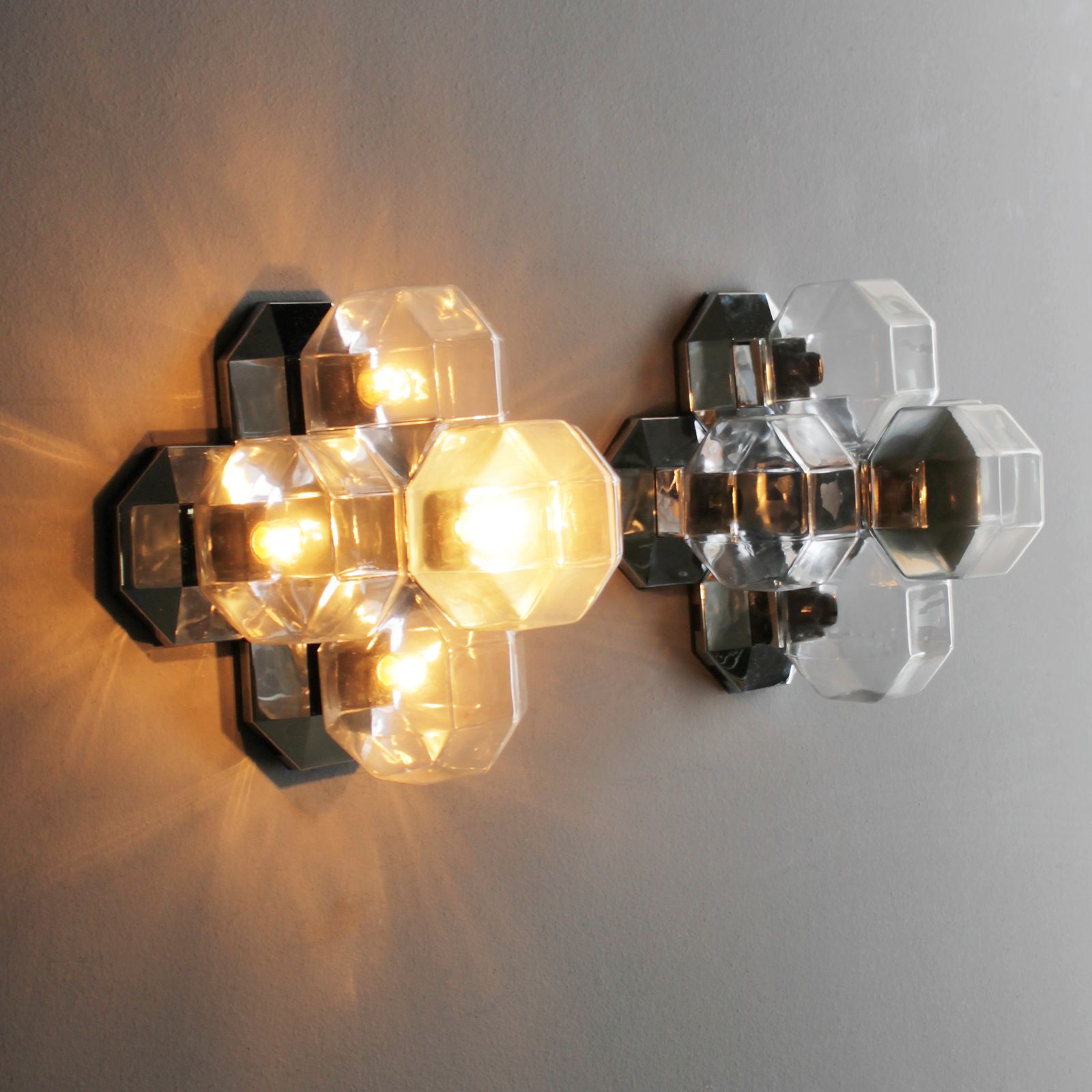 Paar Motoko Ishii Lampen Voor Staff, Duitsland photo furniture
