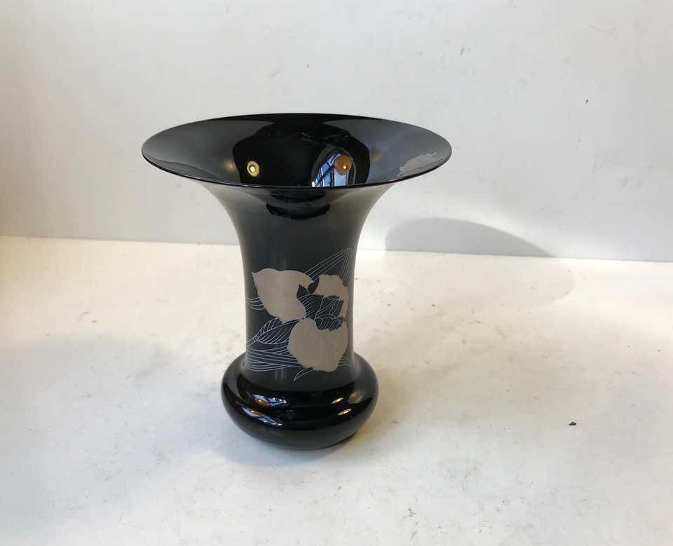 Black Glass Trumpet Vase By Hutschenreuther, Leonard, Germany, 1980s