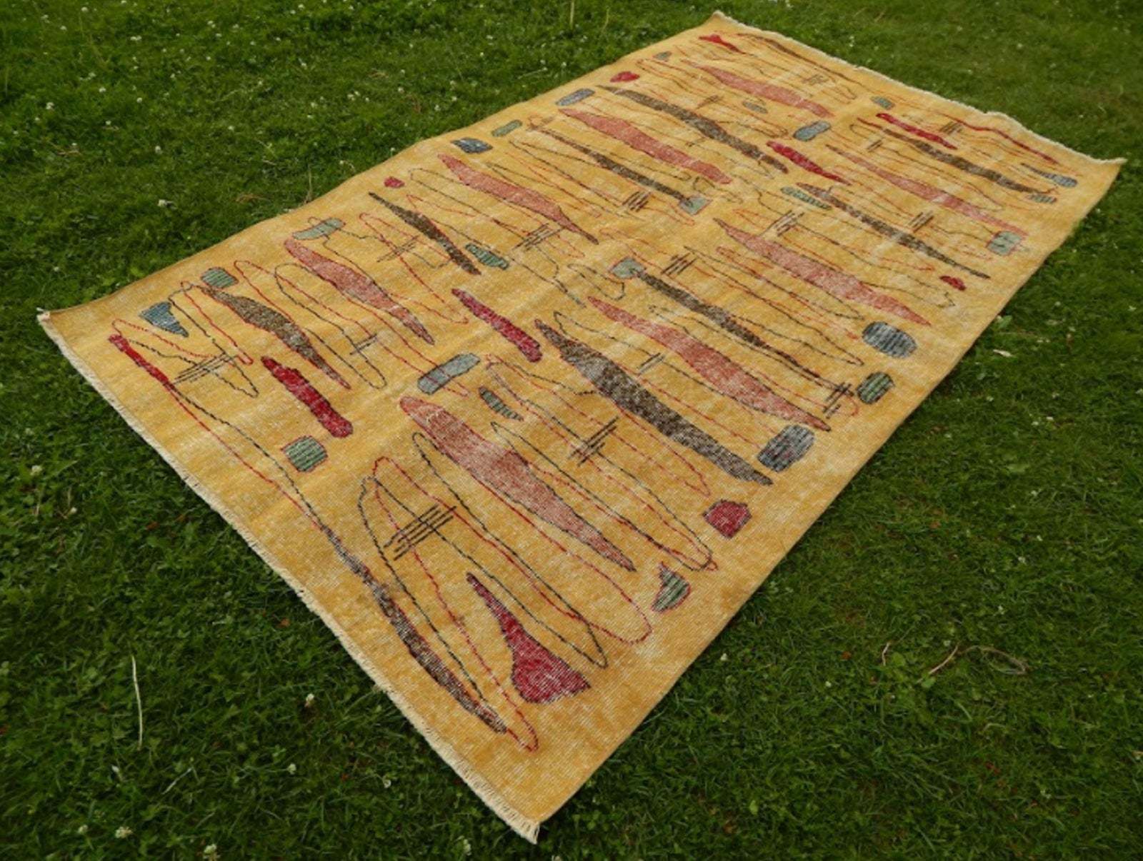 Vintage Zeki Müren Rug With A Modern Design   Turkish Art Deco Rug 5′ × 8′2″ photo for sale
