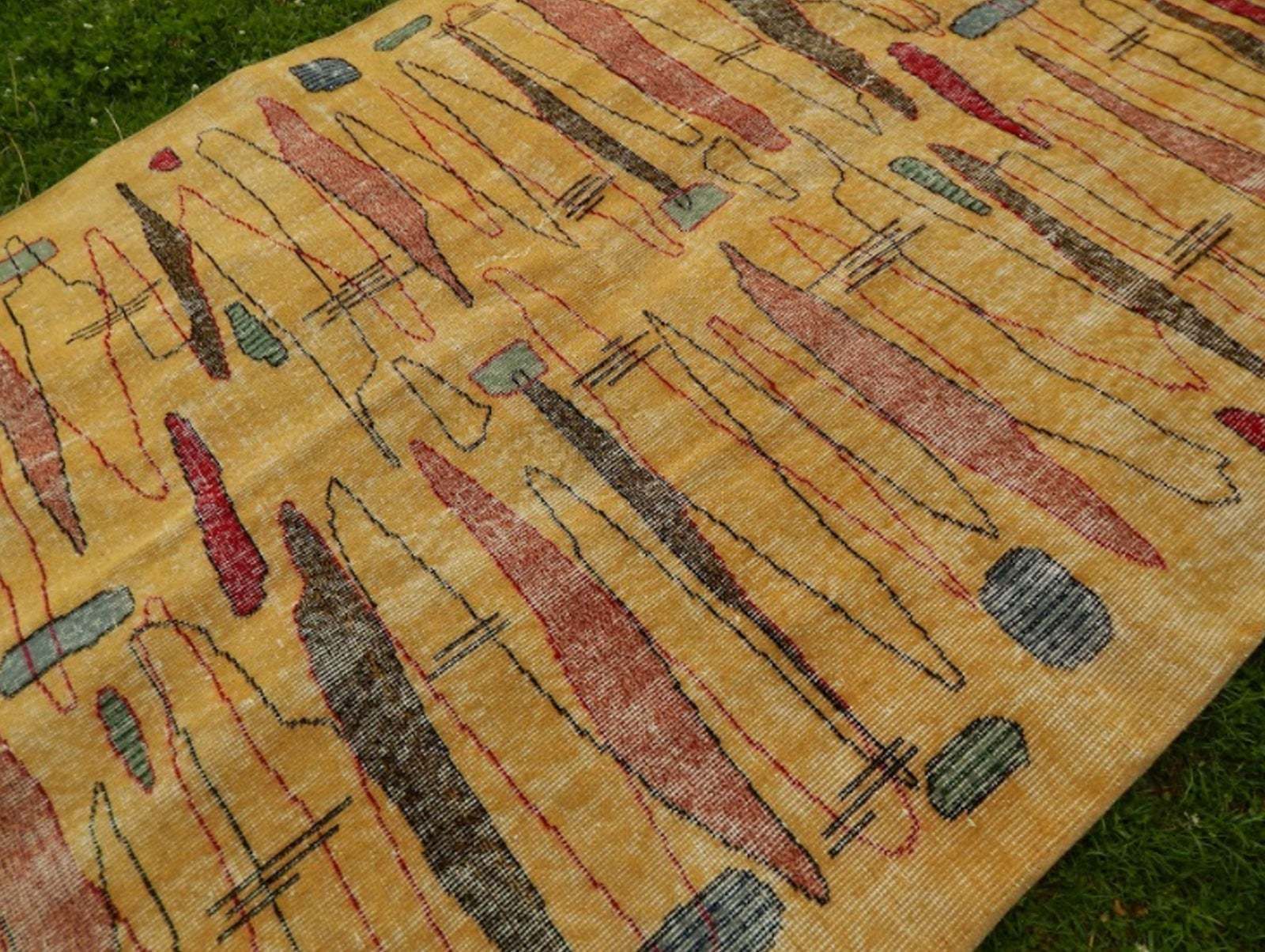 photo for sale Vintage Zeki Müren Rug With A Modern Design   Turkish Art Deco Rug 5′ × 8′2″