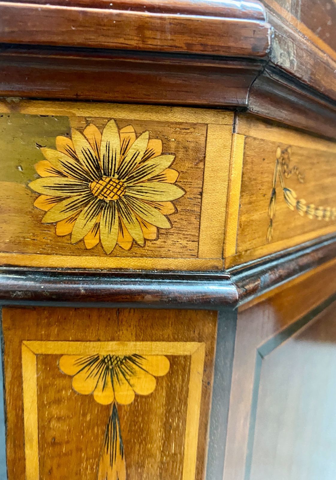 Sheraton Revival Mahogany & Satinwood Inlaid Corner Cabinet photo vinterior