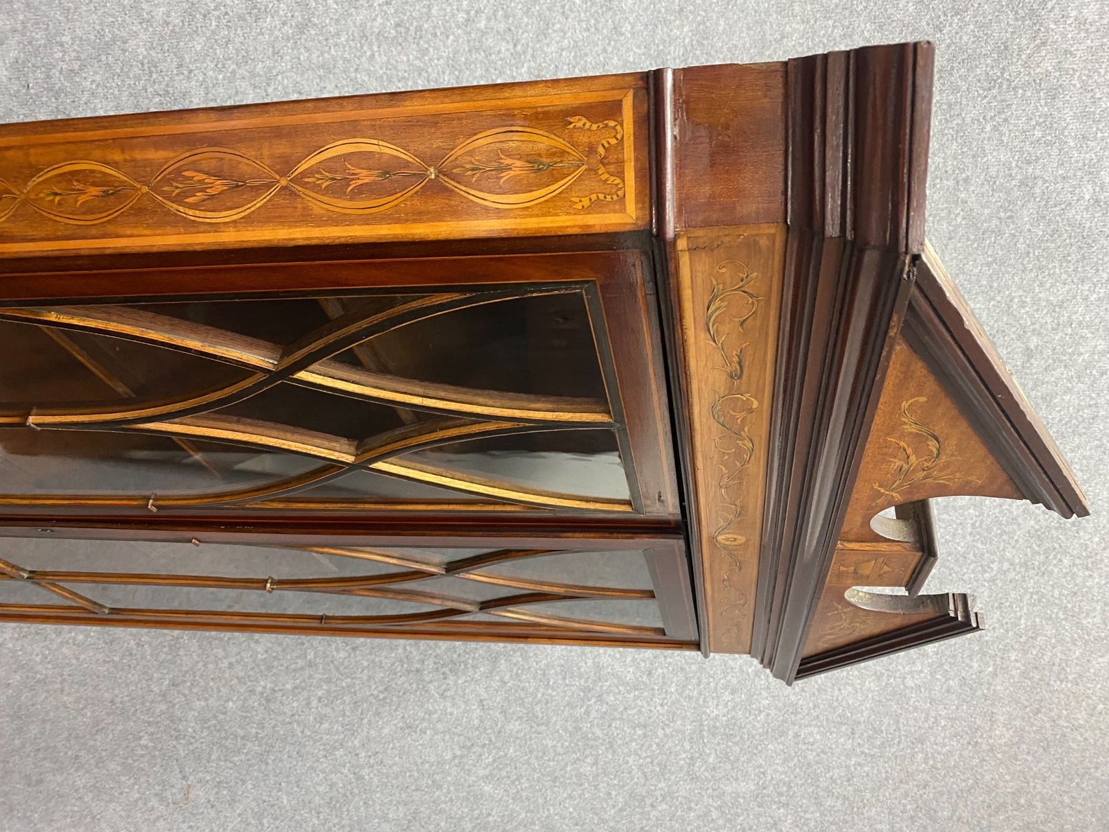 1155.0 Sheraton Revival Mahogany & Satinwood Inlaid Corner Cabinet photo