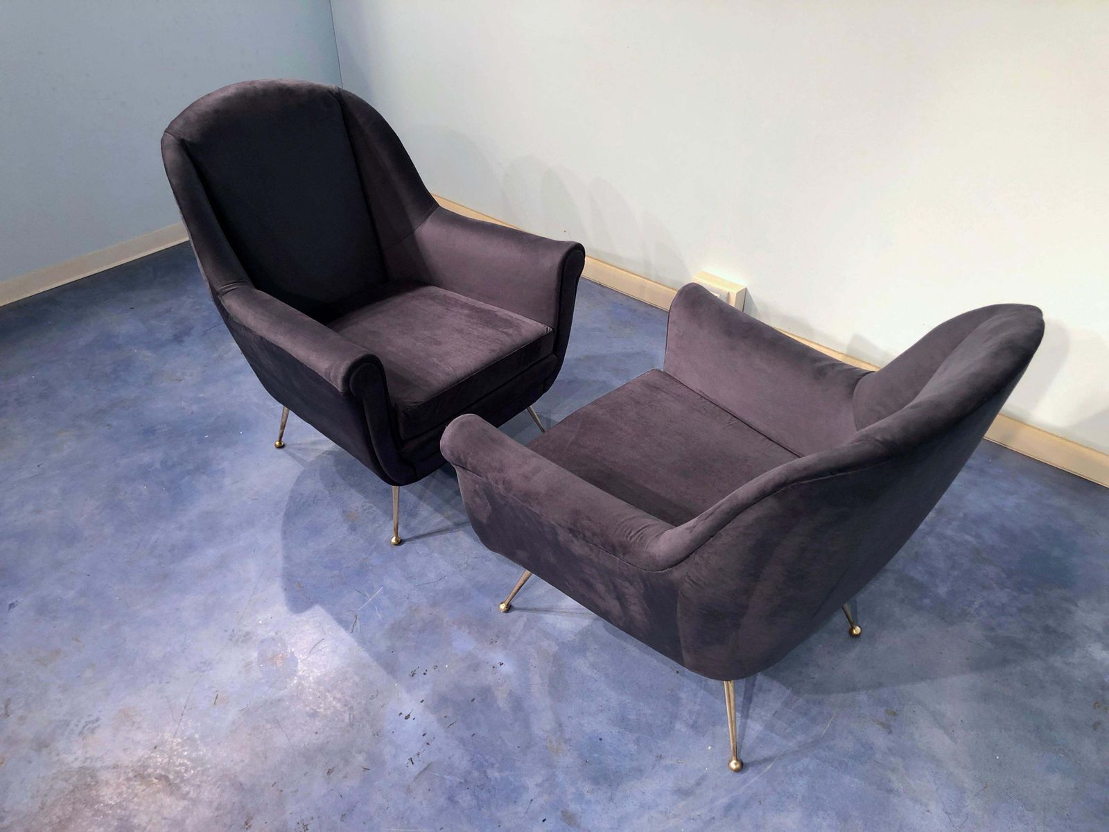 Pair Of Italian Midcentury Midnight Blue Velvet Armchairs, Gio Ponti Style 1950s photo vintage