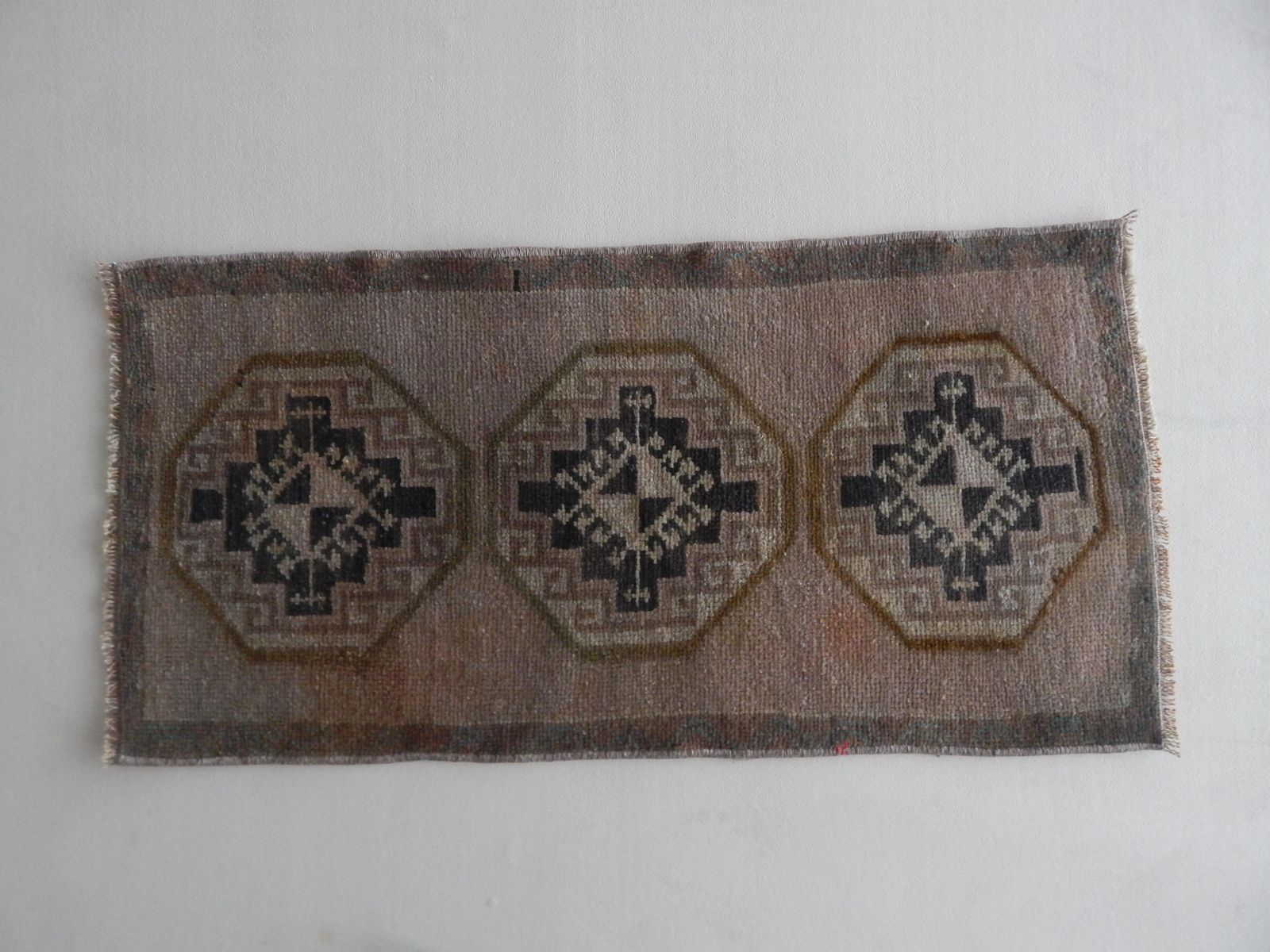 1'5'' X 2'11'' Turkish Konya Hand Knotted Rug photo for sale