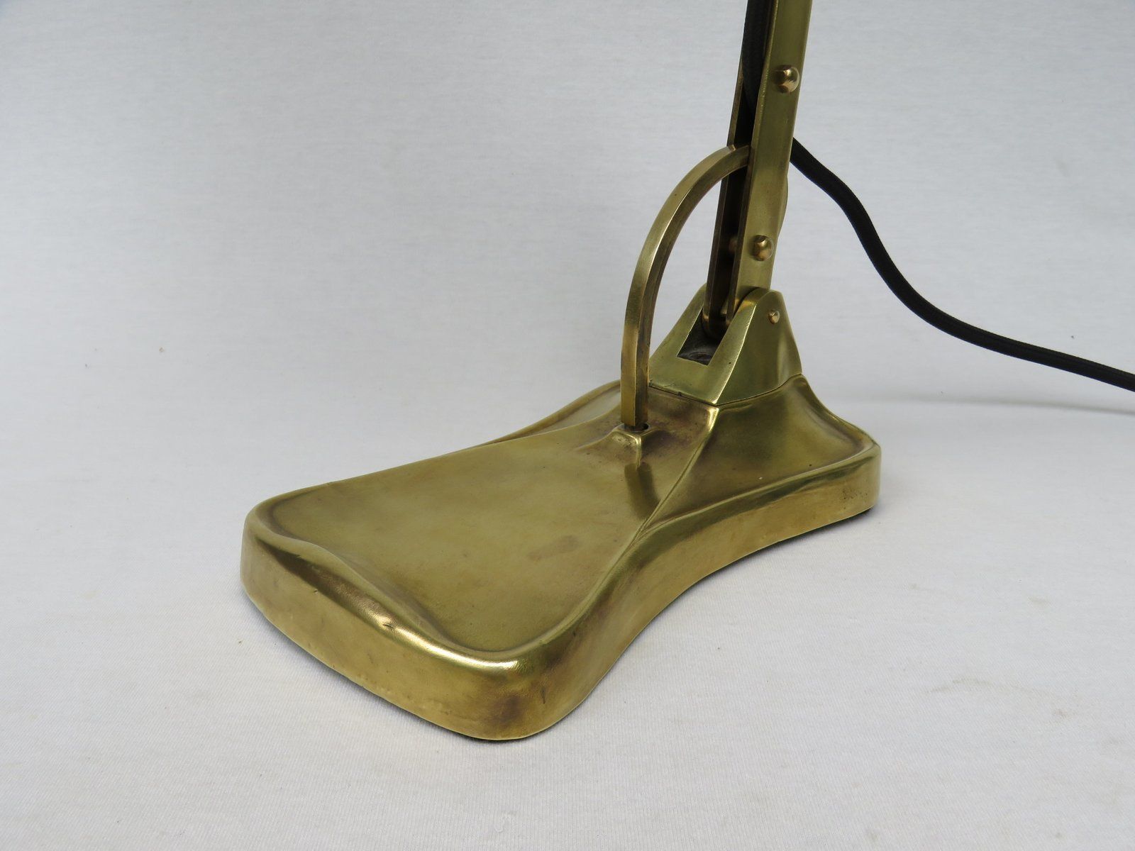 photo vintage Antique Art Nouveau Enameled Brass Bankers Lamp With Dark Green Shade