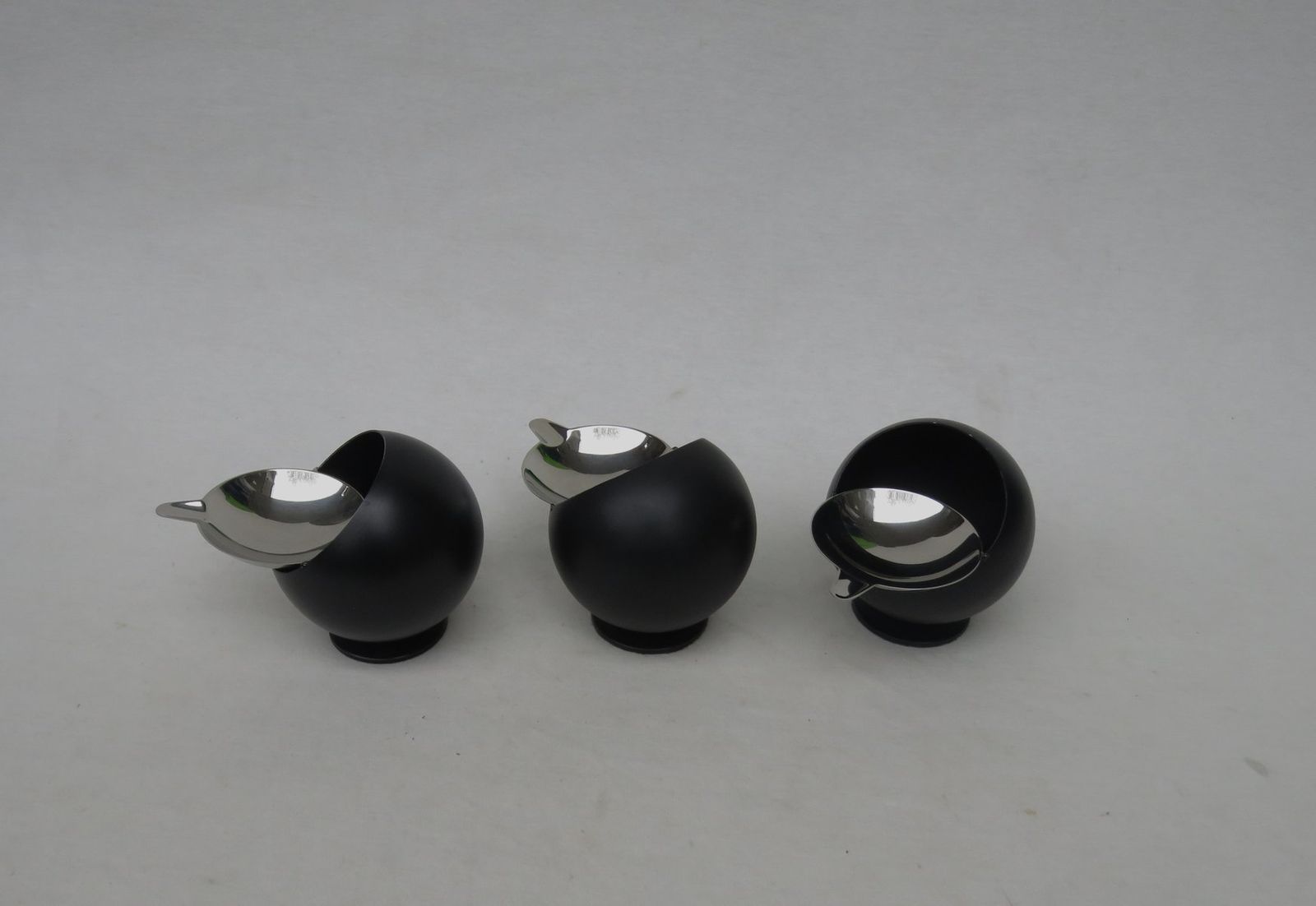 Large Model Smokny Ball Ashtrays From F.W. Quist, 1970s, Set Of 3 photo buy