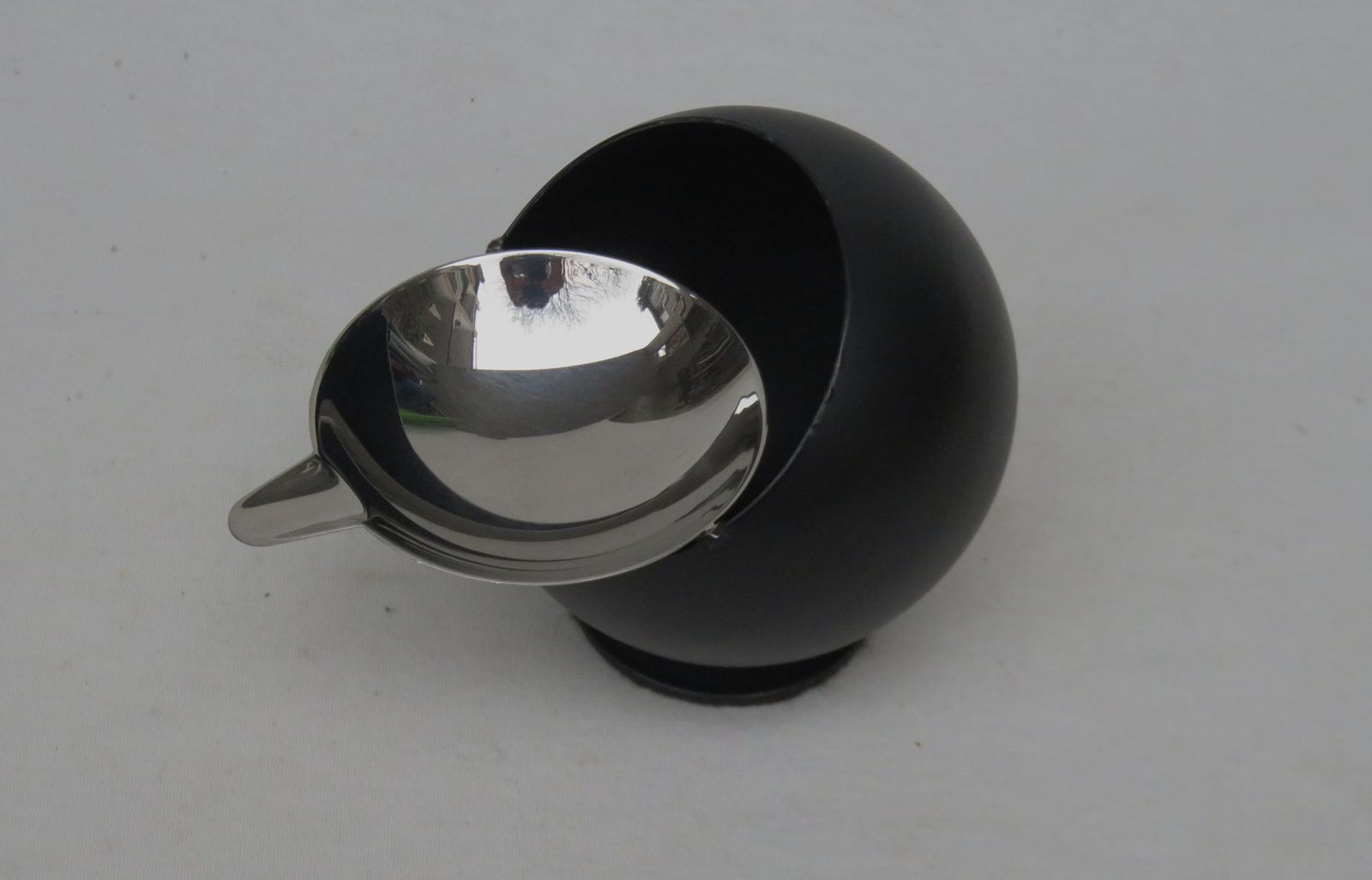 photo furniture Large Model Smokny Ball Ashtrays From F.W. Quist, 1970s, Set Of 3