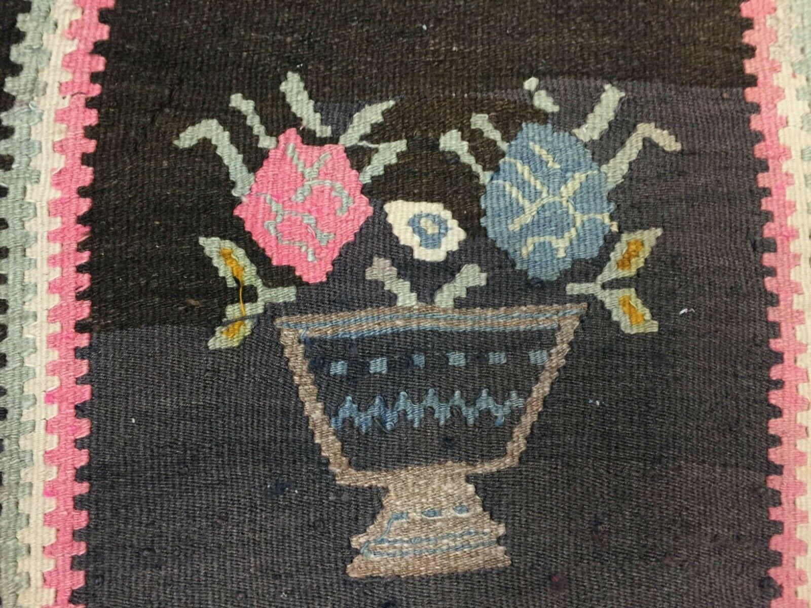 Small Vintage Turkish Kilim 125x79 Cm Wool Kelim Prayer Rug Black Beige, Pink photo vinterior
