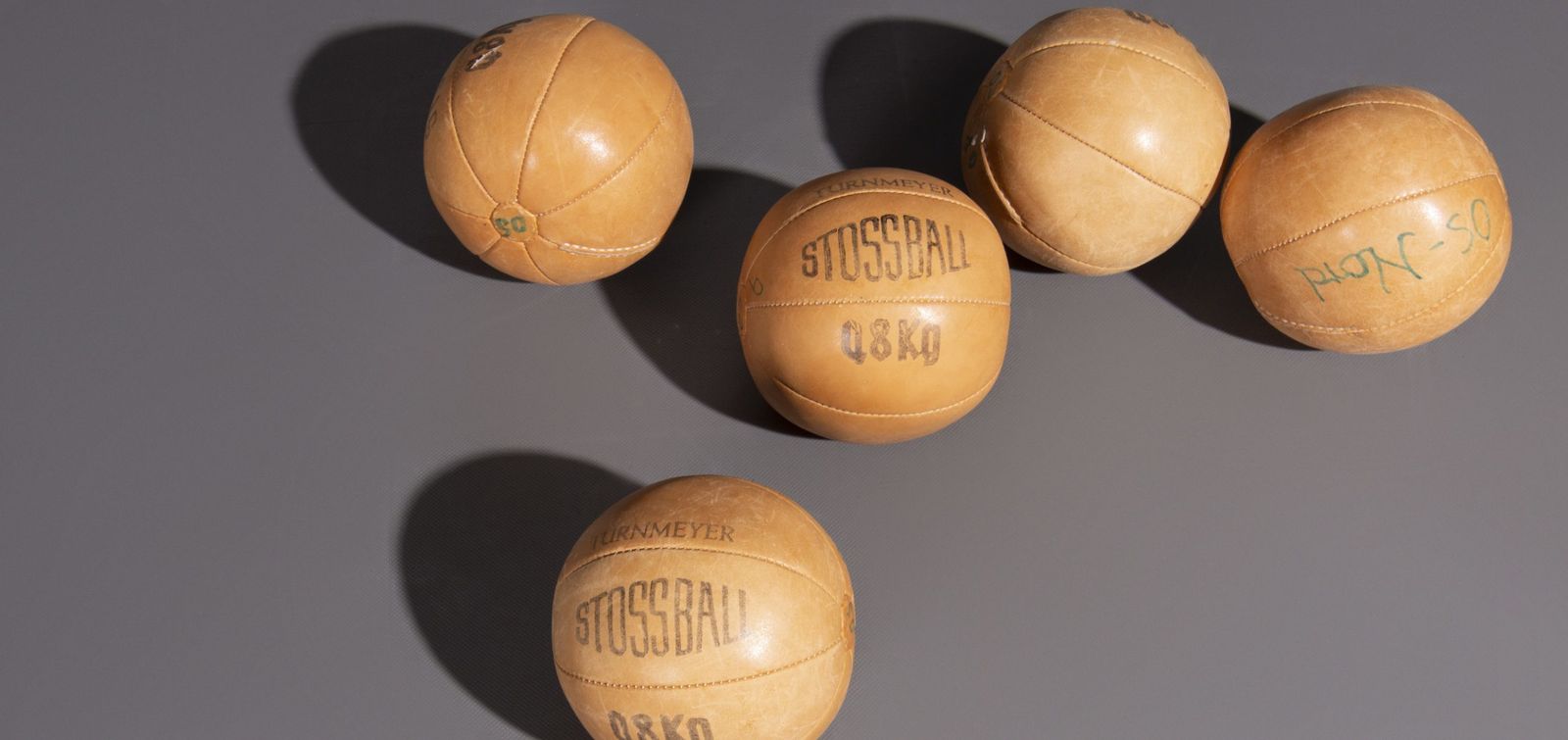 Vintage Medicine Balls Made Of Light Brown Leather, 0.8 Kg photo for sale