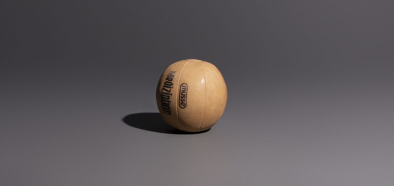 Vintage Medicineballen Van Lichtbruin Leer photo Woonaccessoires