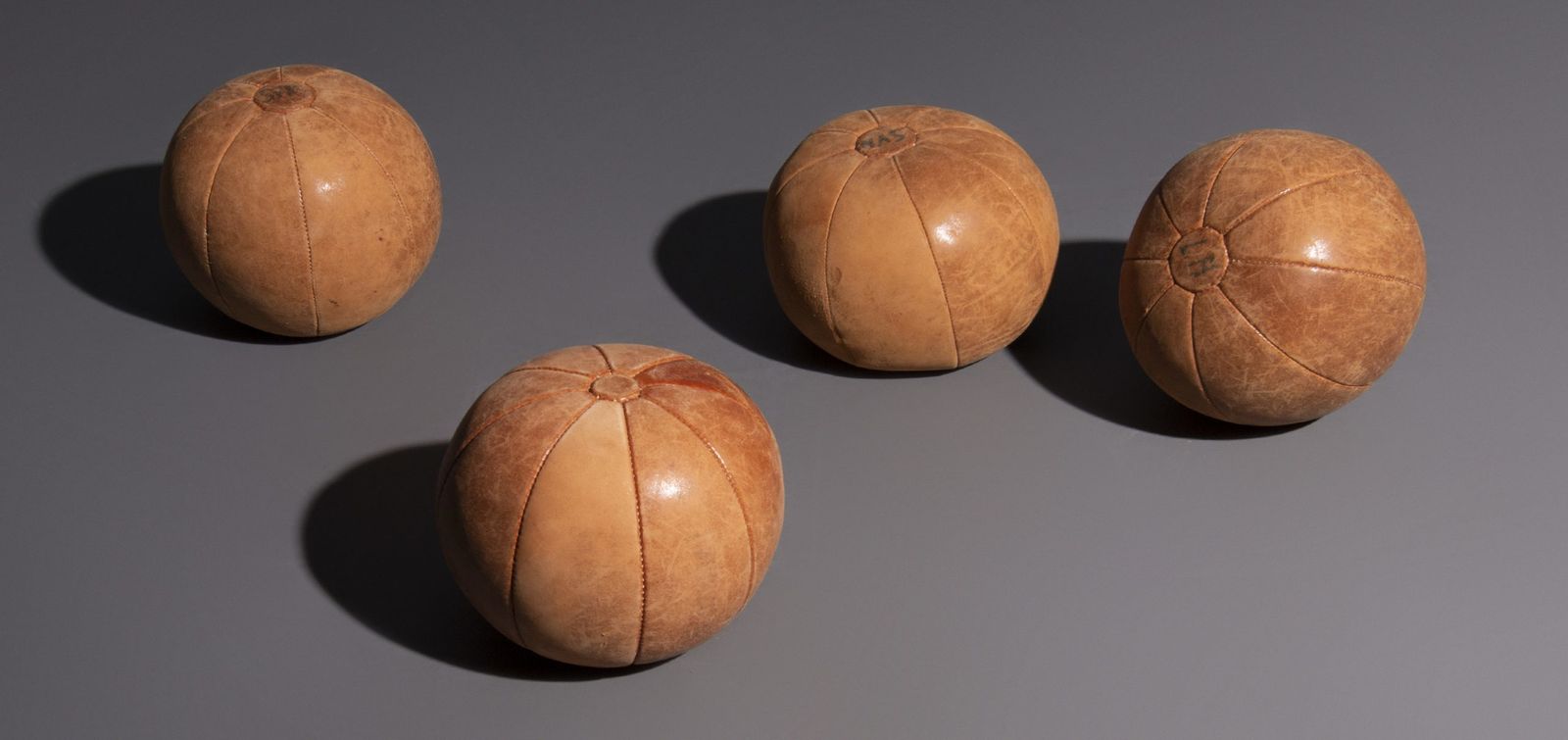 Vintage Medicijnballen Van Donkerbruin Leer, 2 Kg photo for sale