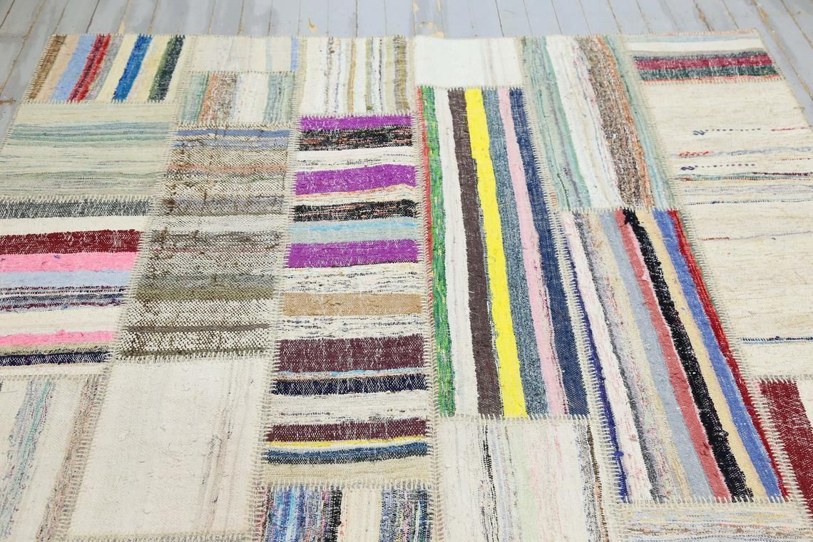 Authentic Turkish Patchwork Flat Weave Vintage Rug, Rugs, Kilim Bohemian White Lined Beige Modern Striped Luxury Cotton Rag Rug photo Textiles