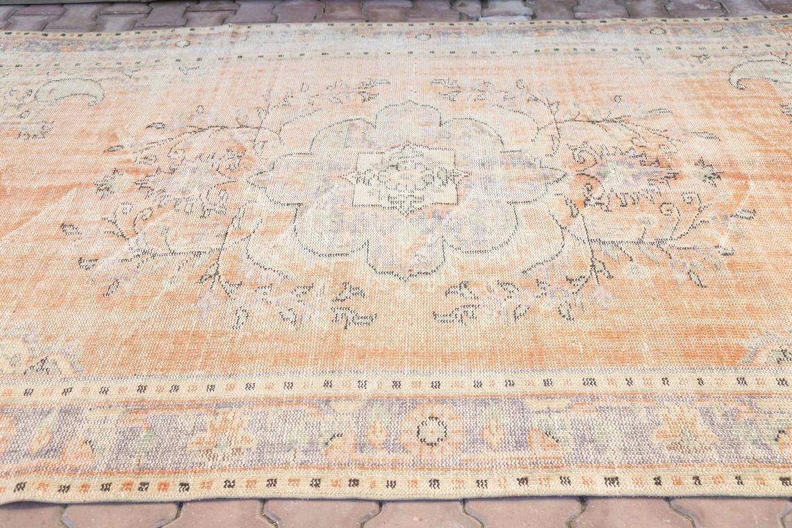 5.5x9, Vintage Rug, Turkish Rug, Distressed Rug, Handwoven, Medallion, Oriental, Floral, Wool, Area Rug, Oushak Rug, Pink, Orange, Beige photo furniture
