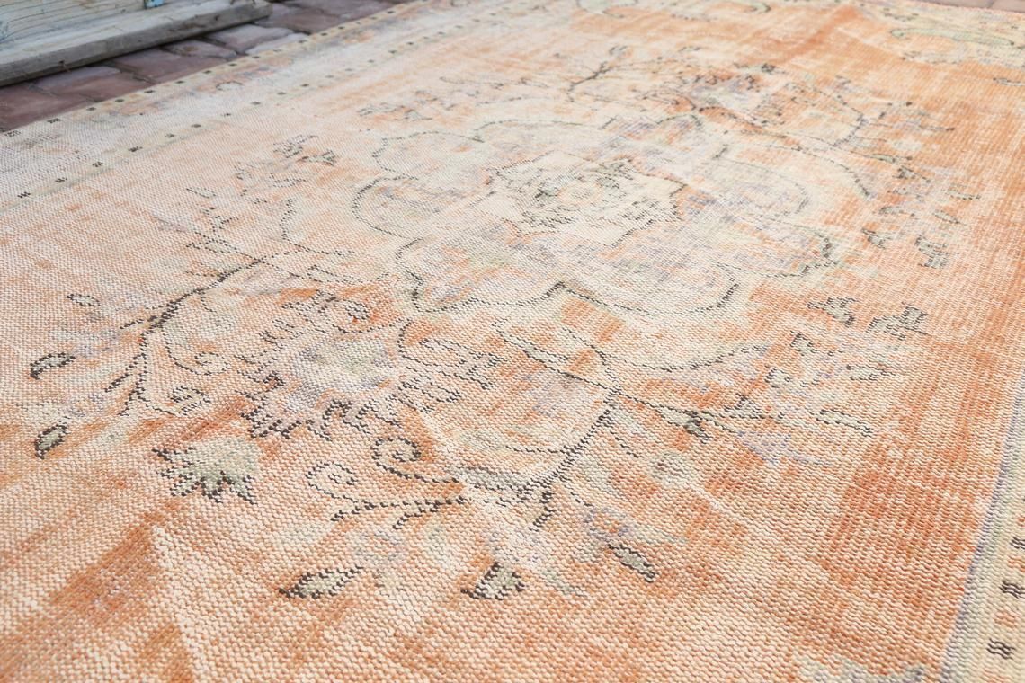 5.5x9, Vintage Rug, Turkish Rug, Distressed Rug, Handwoven, Medallion, Oriental, Floral, Wool, Area Rug, Oushak Rug, Pink, Orange, Beige photo for sale