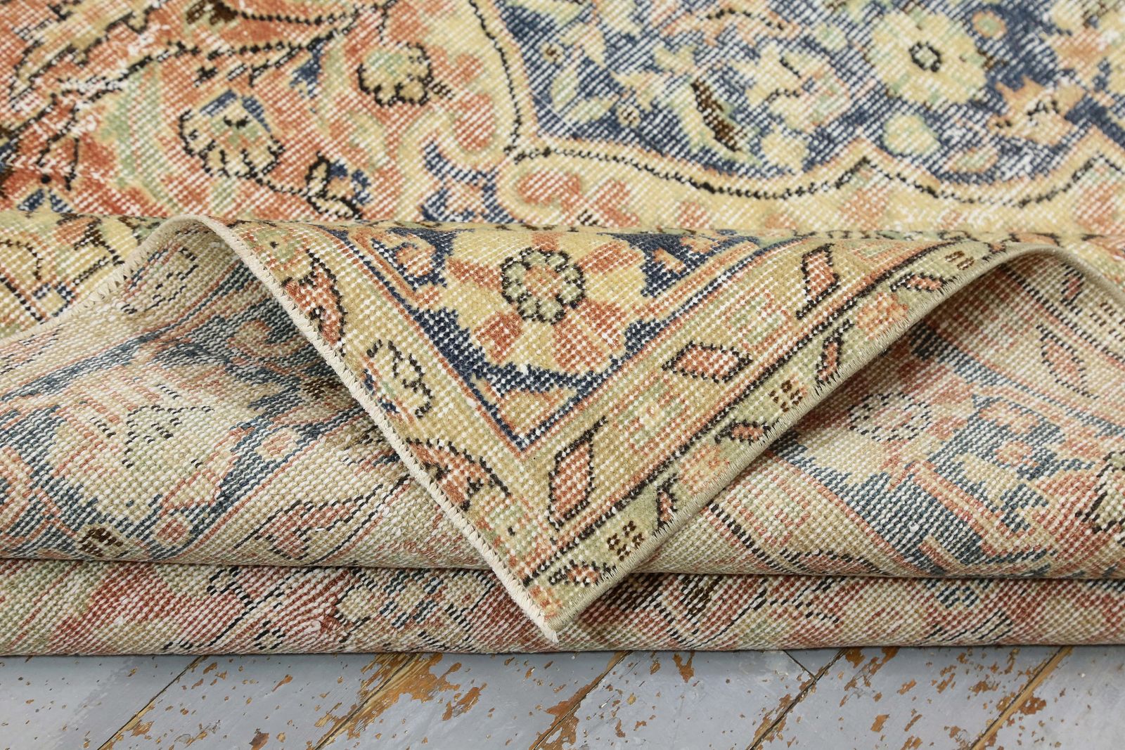 photo furniture Mediterranean, Turkish Area Rug, Orange, Beige, Oushak Rug, Area Rug, Oriental Rug, Floral, Wool Rug, Distressed, Rugs