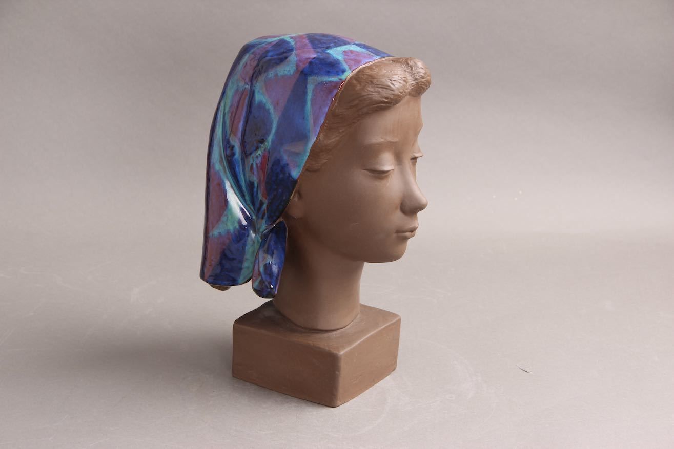 Johannes Hedegaard, Woman. Royal Copenhagen / Aluminia. 2897 159 photo buy