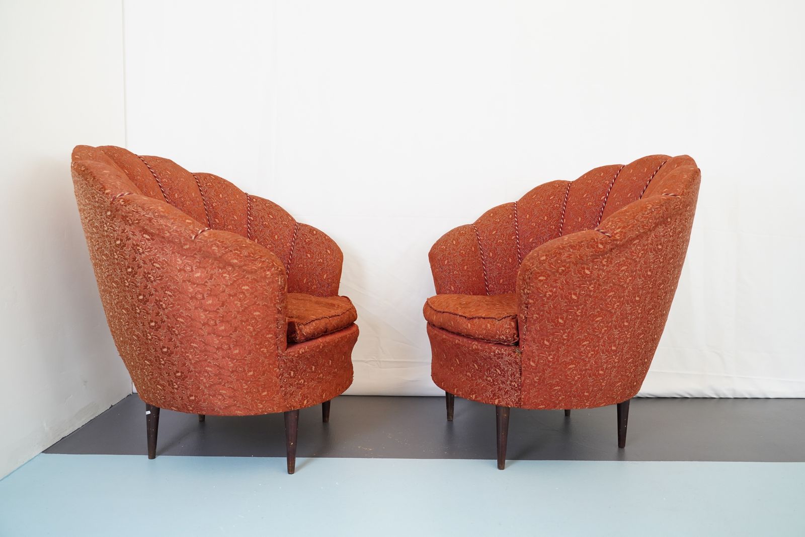 photo furniture Set Of Two Armchairs And One Ottoman In The Manner Of Gio Ponti, Italy 50s.