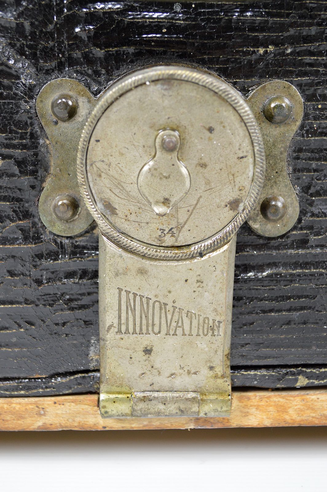 photo vintage Black Car Trunk, Brand "Innovation", 1920s