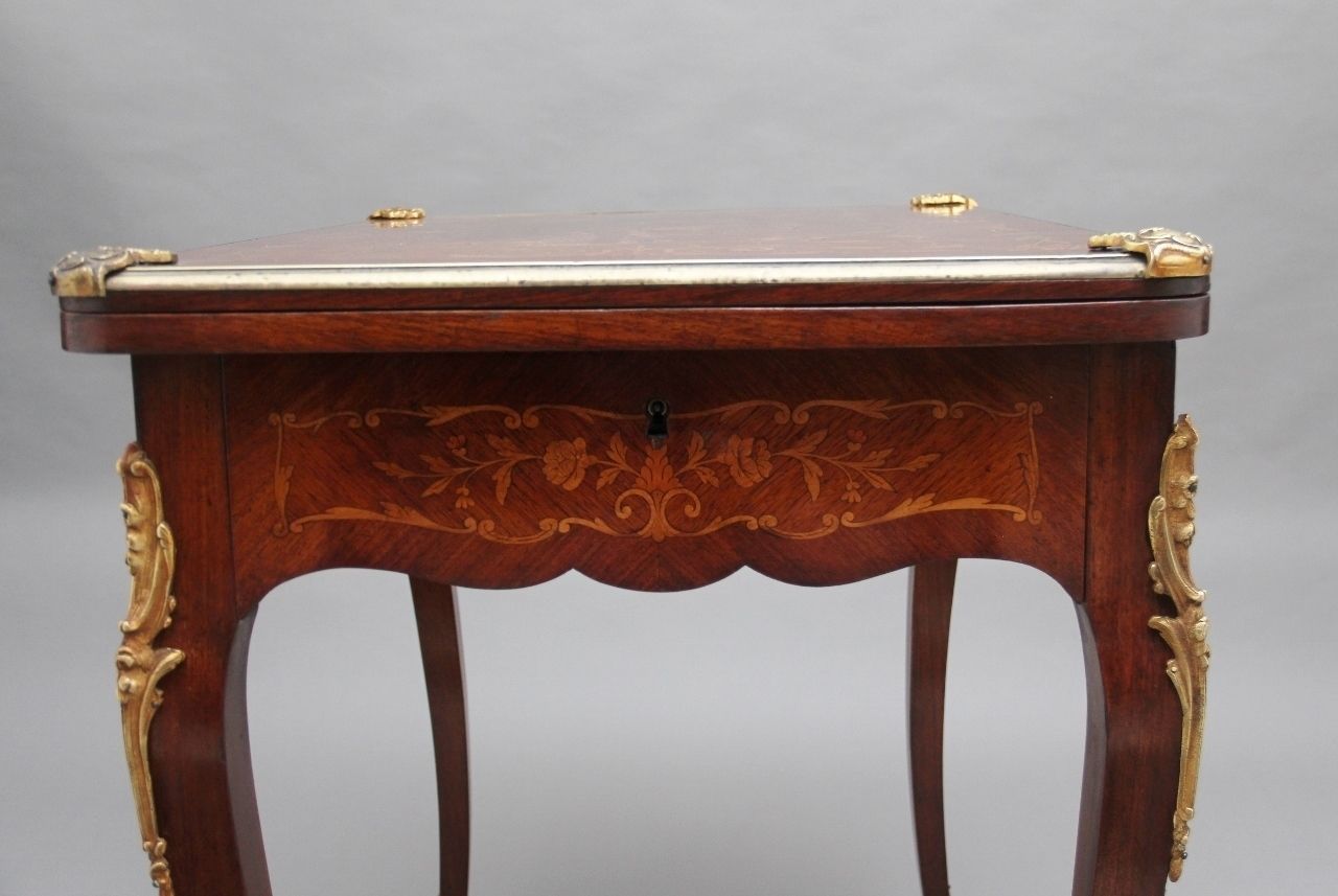 photo vinterior 19th Century Kingwood Card Table