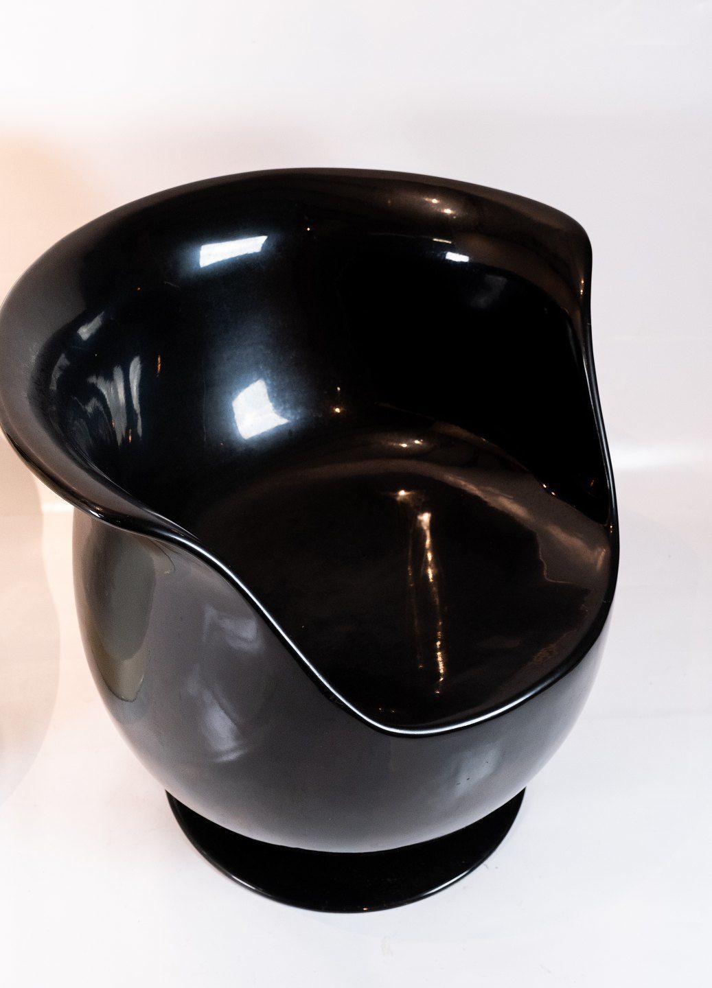 Chairs In The Form Of Teacups In White And Black Of Hard Plastic From The 1980s. photo 1275.0