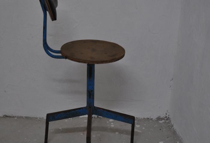 Iron Industrial Chair photo vinterior