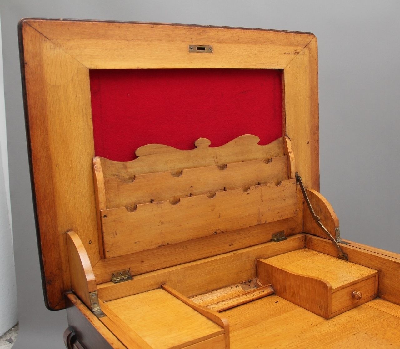 Early 20th Century Metamorphic Oak Desk photo vinterior