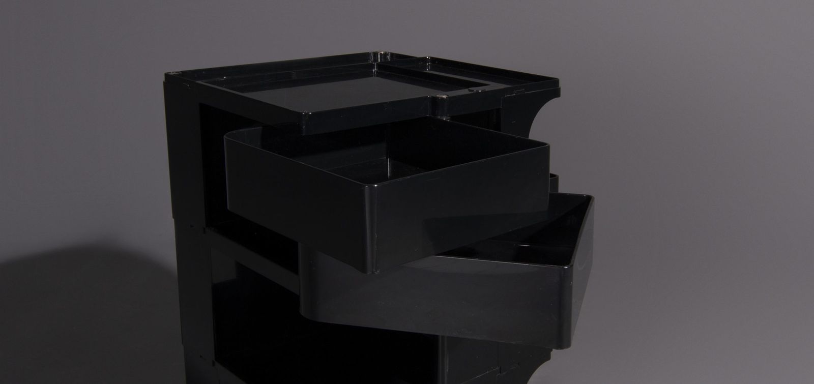 Joe Colombo Trolley Model Boby By Bieffeplast photo Meubels