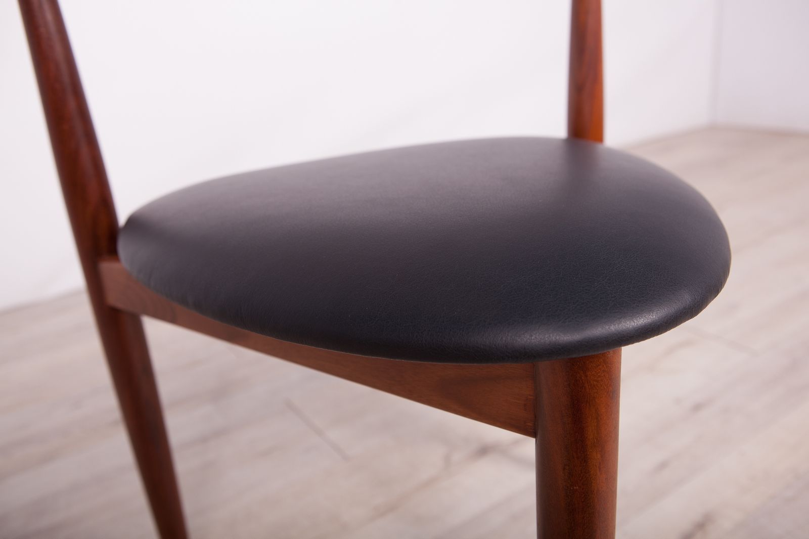 Compact Dining Chairs By Hans Olsen For Frem Røjle, 1950s, Set Of 4 photo for sale