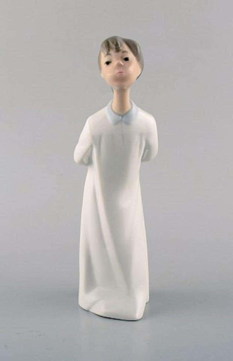 photo furniture Lladro, Nao And Zaphir, Spain, Five Porcelain Figurines Of Children, 1980s 1990s