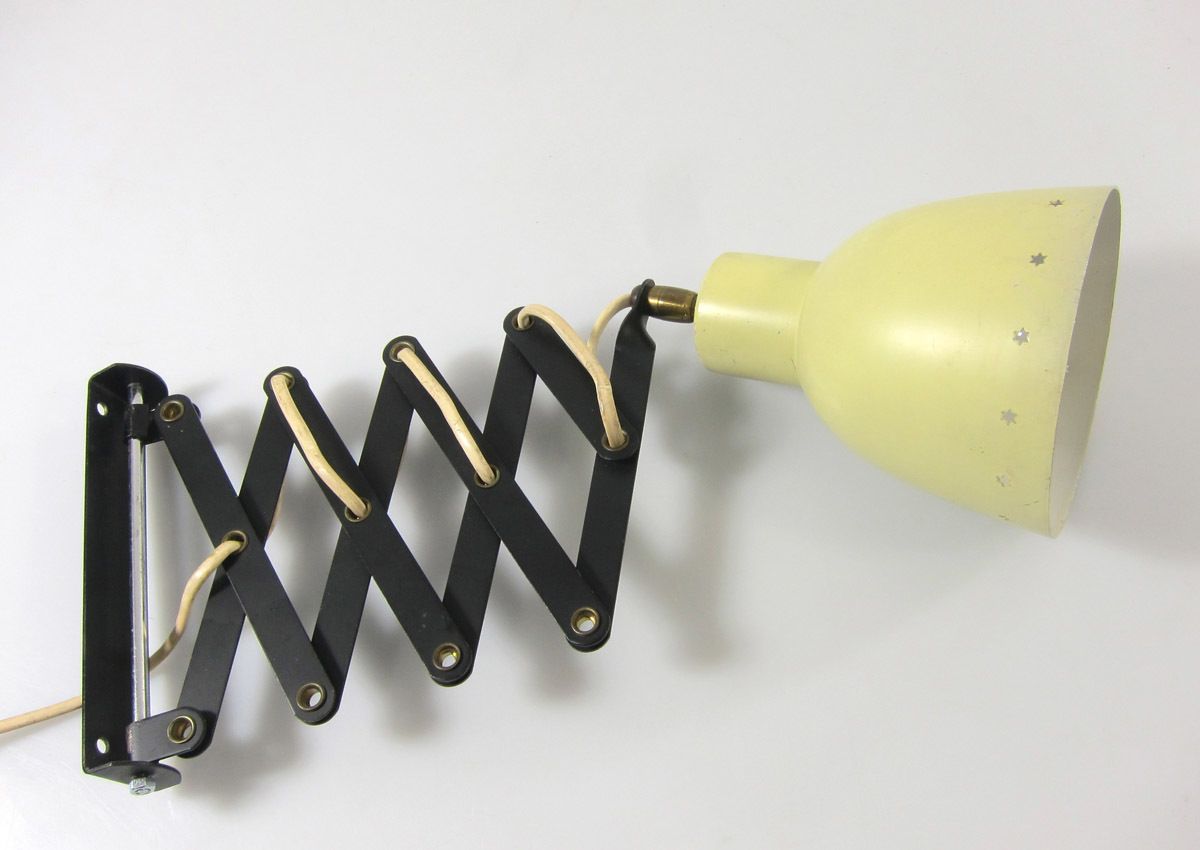 Gele Bauhaus Stijl Vintage Verstelbare Wandlamp photo for sale
