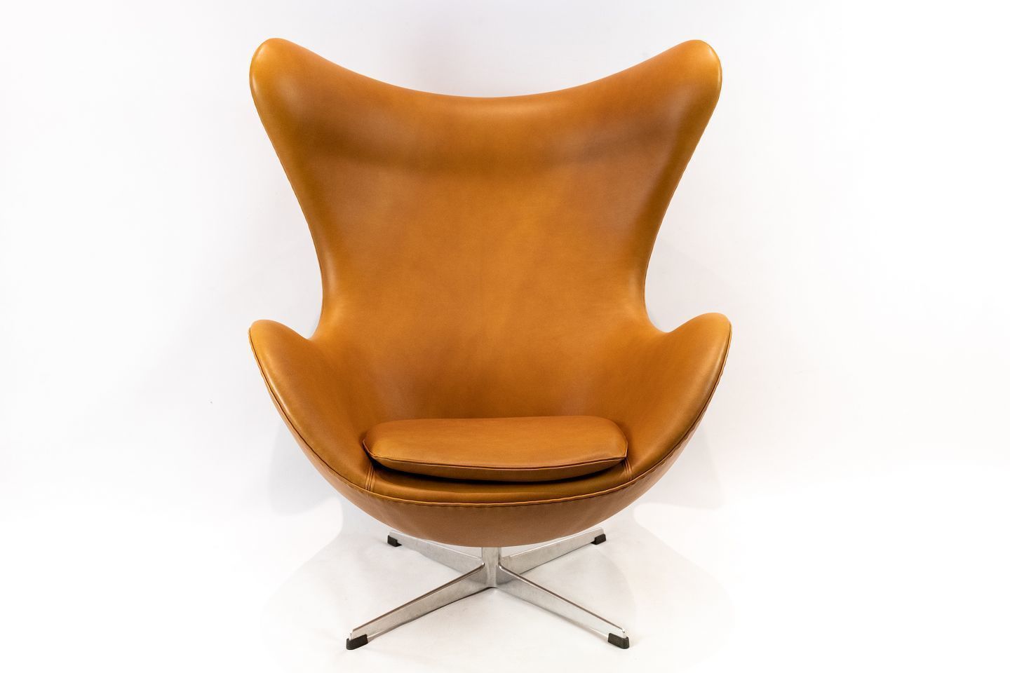 The Egg, Model 3316 Designed By Arne Jacobsen In 1958 And Manufactured By Fritz Hansen.