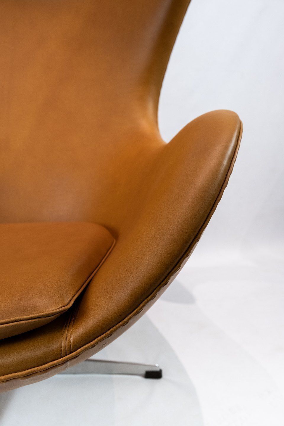 The Egg, Model 3316 Designed By Arne Jacobsen In 1958 And Manufactured By Fritz Hansen. photo buy