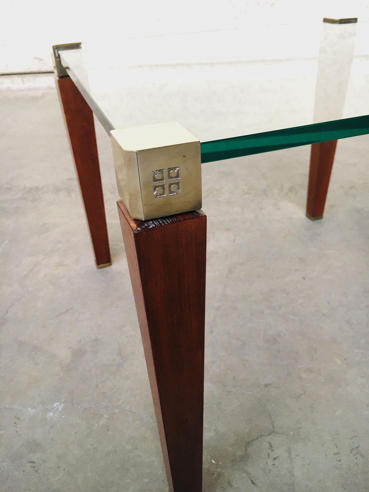 Modernistisch Bijzettafeltje In Messing, Hout En Glas Van Peter Ghyczy, Jaren 1980 photo vinterior