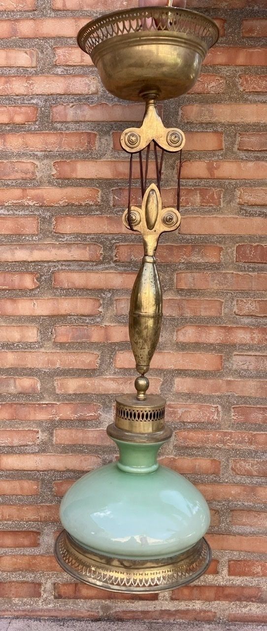 Mid Century Katrolhanglamp Met Opaline Groen Kristalglas En Messing photo furniture