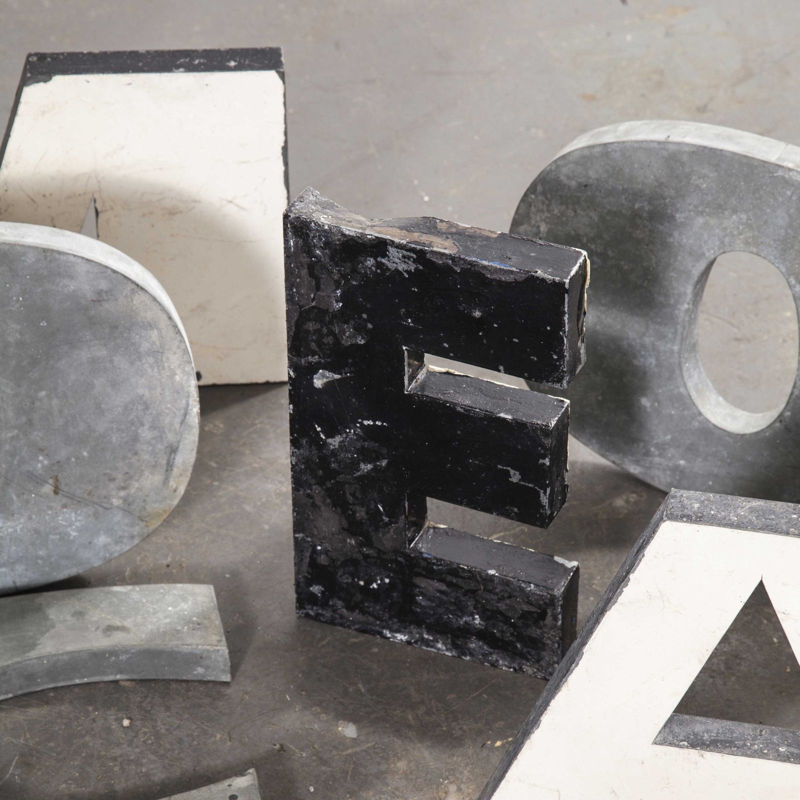 1950’s French Zinc Letters – Letter Zinc O photo Home Decor